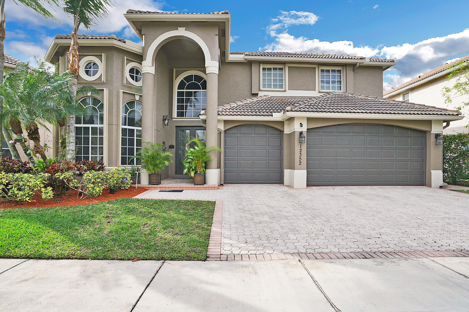 exterior picture of a home in Coral Springs FL